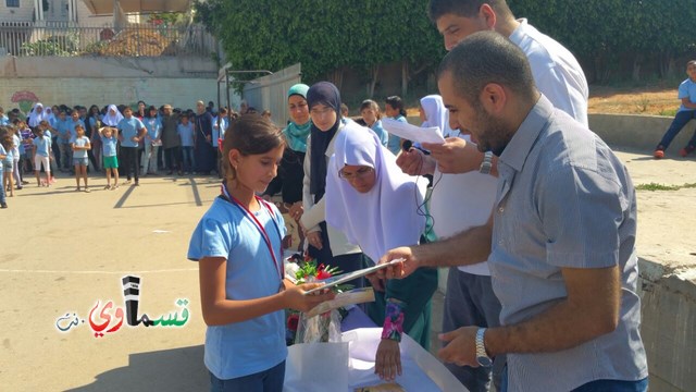 فيديو: مدرسة جنة ابن رشد تنظم حفل تكريم للطلاب الموهوبين والمتفوقين 